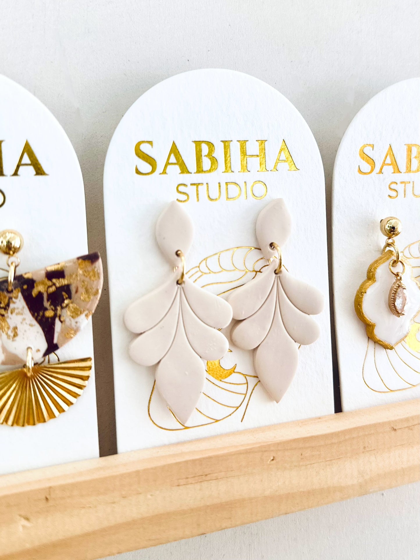 Amity Earrings - Ecru